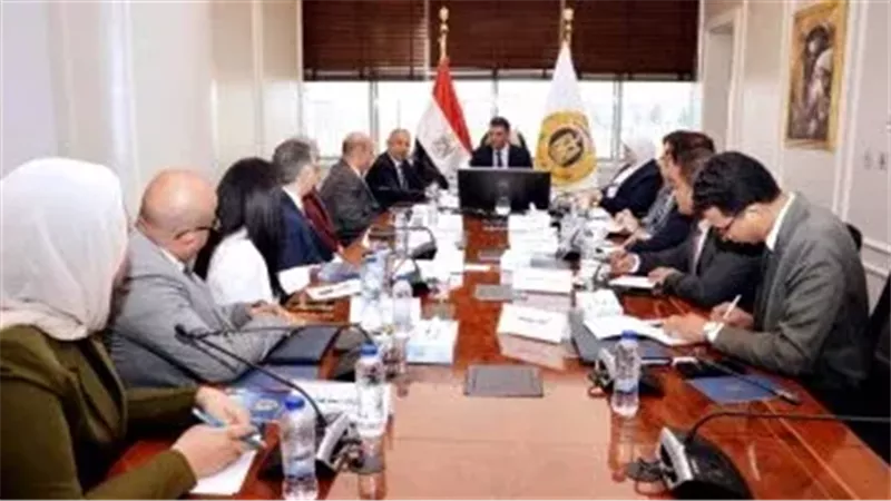 وزير الصناعة: إنشاء مجمعات تكنولوجية بالجامعات المصرية والمراكز البحثية