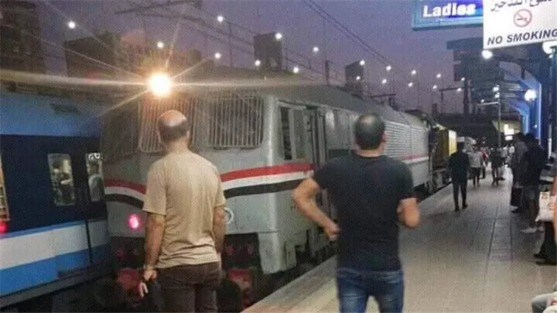 السكة الحديد: نقل 9 عربات مترو من ميناء الدخيلة إلى ورش كوتسيكا بالخط الأول