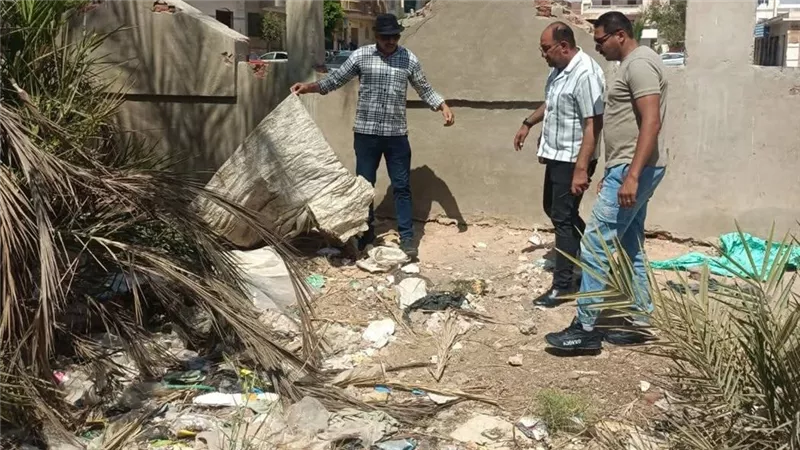 إزالة مخلفات النباشين من محيط مسجد فاطمة الزهراء بحي عتاقة استجابة للمواطنين 