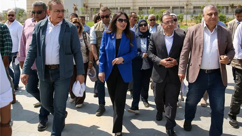 وزيرة الإسكان تتفقد 