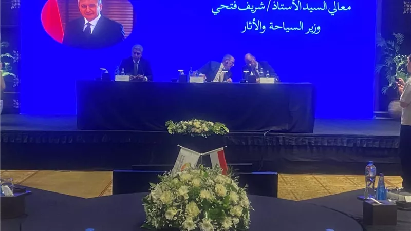 وزير السياحة: ارتفاع متوسط إنفاق السائحين في مصر بنسبة تتراوح بين 30 و40%