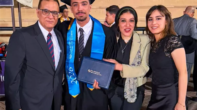 نائب رئيس «النيابة الإدارية» يشهد حفل تخرج كلية الهندسة بالجامعة الأمريكية