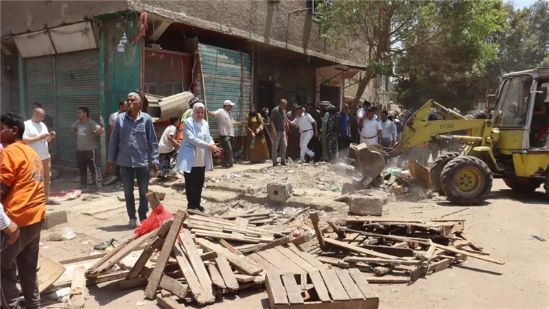 محافظ القليوبية يواصل إزالة إشغالات سوق بهتيم بشبرا الخيمة ويتابع تطويره