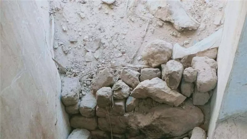 التحقيق مع 12 شخصًا بتهمة نبش المقابر وبنائها وبيعها بمنطقة عرب المدابغ بأسيوط