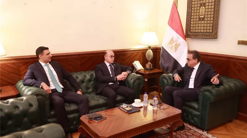 وزير الصحة يبحث مع وزيري الاستثمار والصناعة آليات خفض الإصابة بمرض السكر