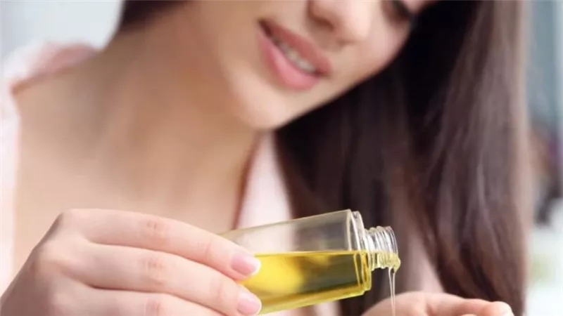 حلول فعالة.. زيوت طبيعية تحمي الشعر من حرارة الصيف