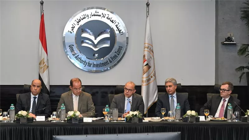 وزراء المجموعة الاقتصادية والبنك الدولي يناقشون تنفيذ استراتيجية جذب الاستثمار