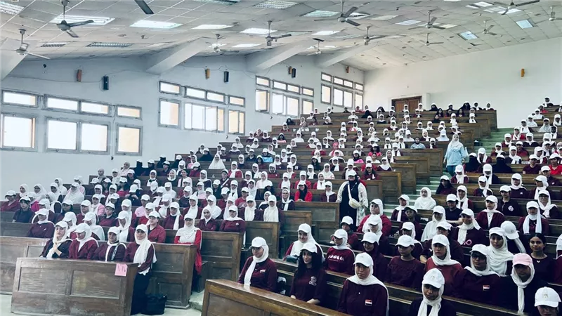 جامعة العاصمة تطلق أولى دورات التربية العسكرية الوطنية للطالبات 