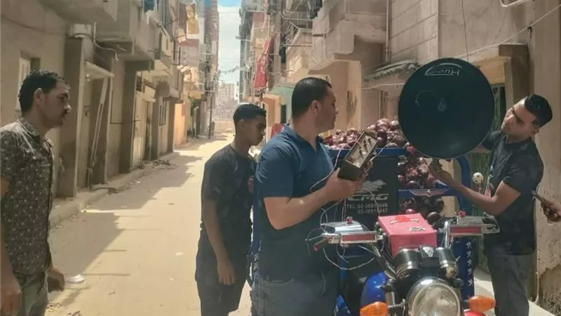 حملة لإزالة الإشغالات ومصادرة مكبرات الصوت المخالفة بعدد من شوارع كفر الدوار