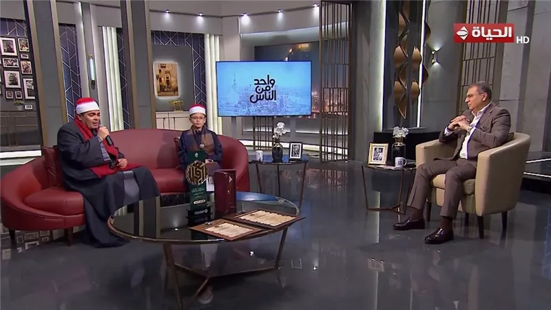  بعد لقب عميد قراء العالم.. تلاوة رائعة من الشيخ عزت ونجله في سباق قرآني جميل
