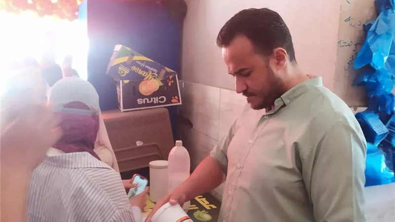 تشميع محل عصير قصب وضبط مواد غير مصرح باستخدامها في الإسكندرية 