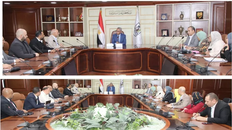 محافظ بني سويف يلتقي مستثمري بياض العرب الصناعية لبحث آليات الدفع بالملف | صور