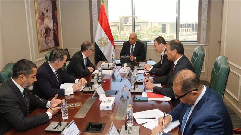 وزير الكهرباء يبحث مع وفد البنك الأوروبى سبل تعزيز التعاون في مختلف المجالات