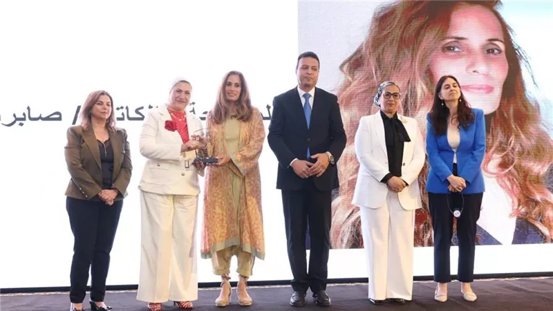 اللجنة الوطنية للقضاء على ختان الإناث تكرم المخرجة صابرين الحسامي