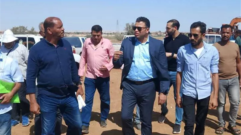نائب محافظ السويس يحبط الاستيلاء على 90 فدانا من أملاك الدولة بمدينة الألبان 