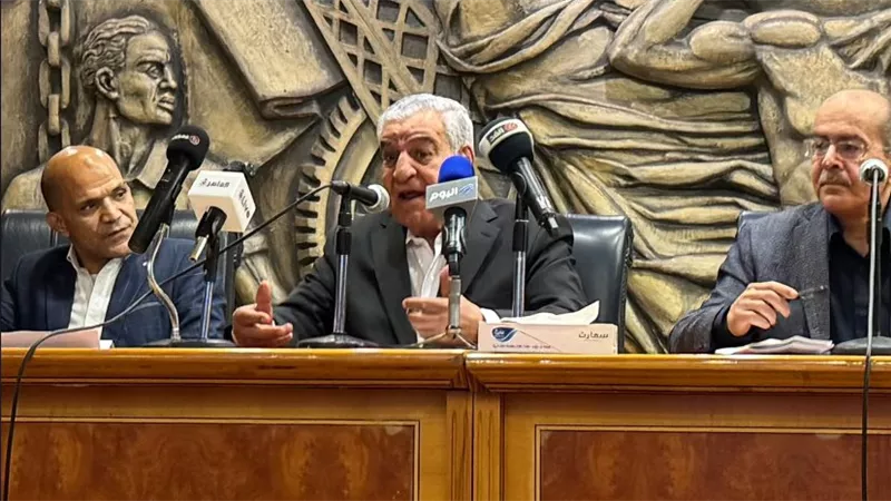 من نقابة الصحفيين.. زاهي حواس يستعرض جهود استرداد الآثار المهربة