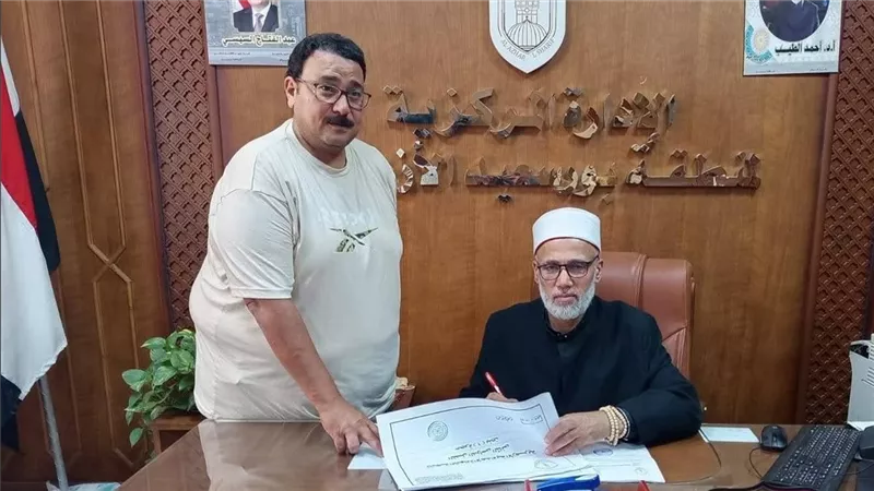مدير منطقة بورسعيد الأزهرية يتسلم نتائج الشهادتين الابتدائية والإعدادية