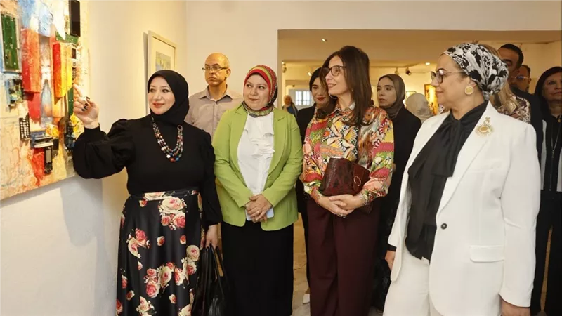 رئيسة القومي للمرأة تشارك في افتتاح معرض 