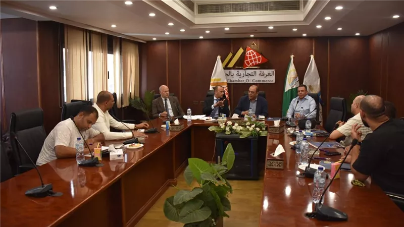 شعبة الدواجن بغرفة الجيزة التجارية تبحث تحديات القطاع وتطالب بضبط السوق 