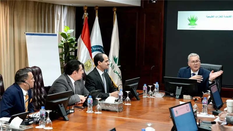 وزير البترول والثروة المعدنية: تسريع الاستثمارات وزيادة الإنتاج أولوية قصوى