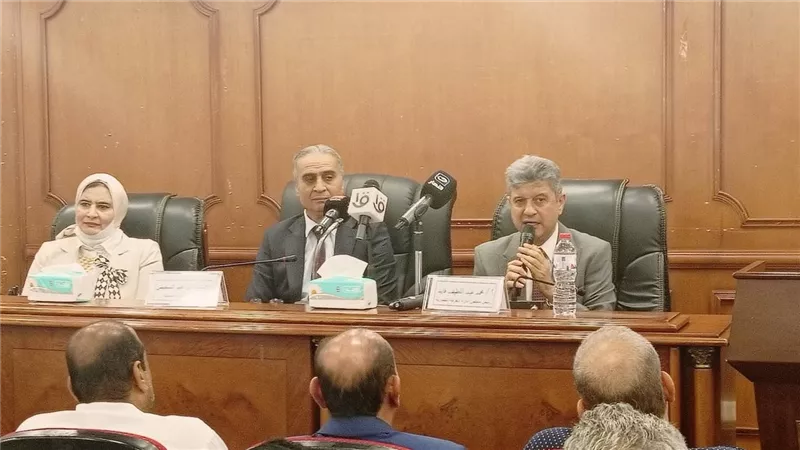 حماية المستهلك يناقش ضبط الأسواق خلال لقاء موسع بالغرفة التجارية بدمياط