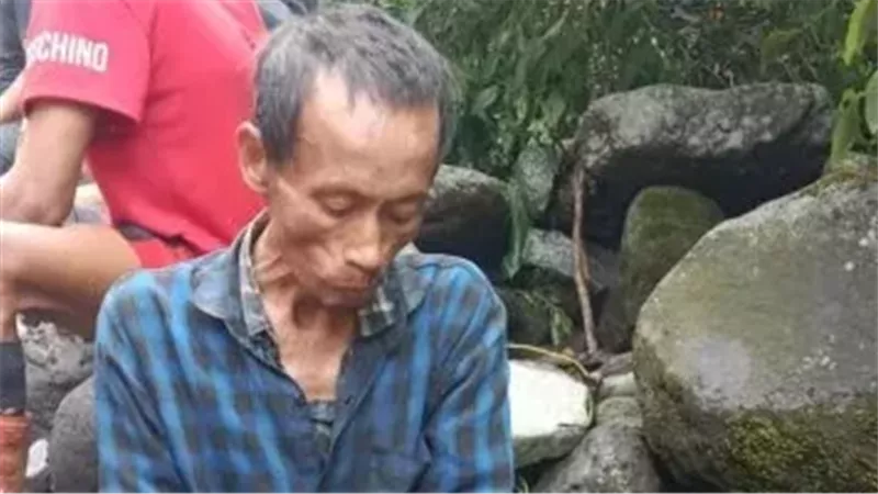 إنقاذ رجل إندونيسي بعد سنوات من الاختفاء داخل غابات جبل سالاك