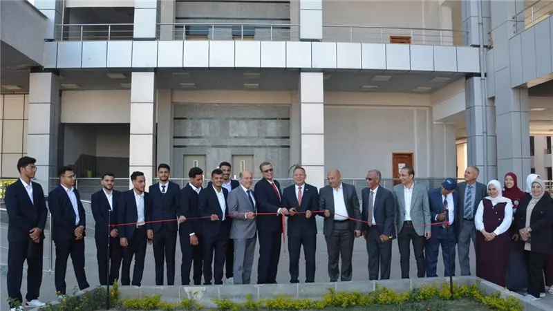 رئيس جامعة دمياط يفتتح معرض مشروعات تخرج طلاب كلية الزراعة