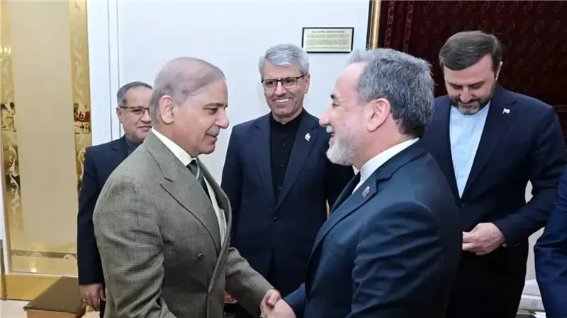 اتفاق ترامب يشعل إيران.. المتشددون يفتحون النار على عراقجي