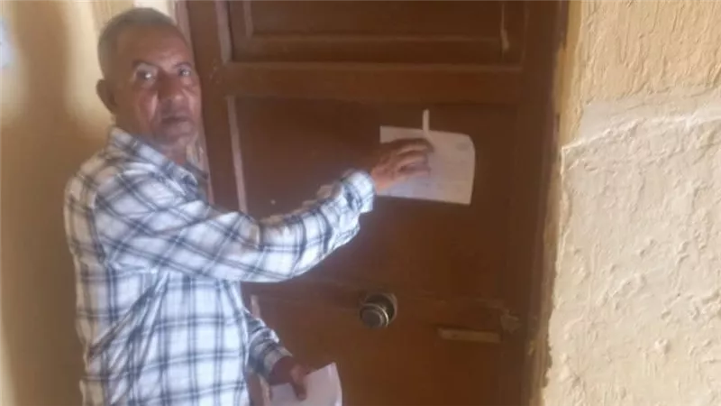 حي الأربعين بالسويس يوجه إنذارات لأصحاب الوحدات السكنية المتأخرين عن السداد 
