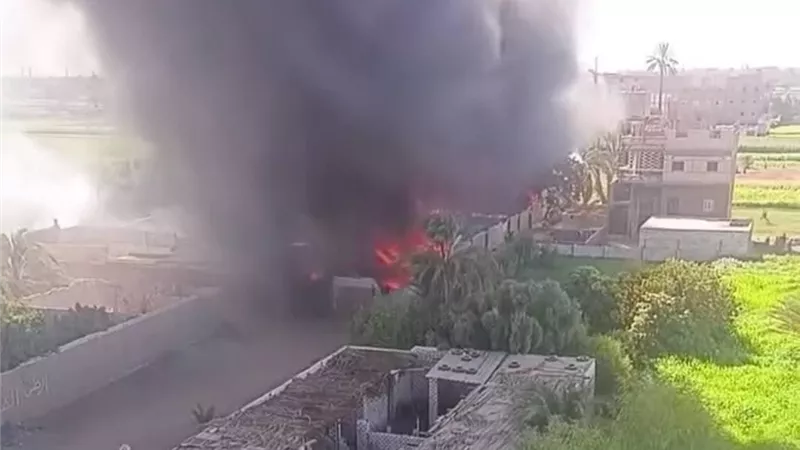 السيطرة على حريق هائل بمخزن أجهزة كهربائية في منشأة برديس بسوهاج 