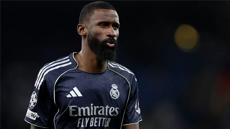 رسميًا.. ريال مدريد يمدد عقد أنطونيو روديجر لمدة عام 