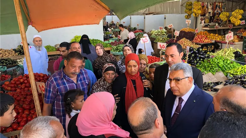 محافظ الدقهلية يتفقد سوق طلخا الحضاري ويشدد على عدم عودة الباعة الجائلين 