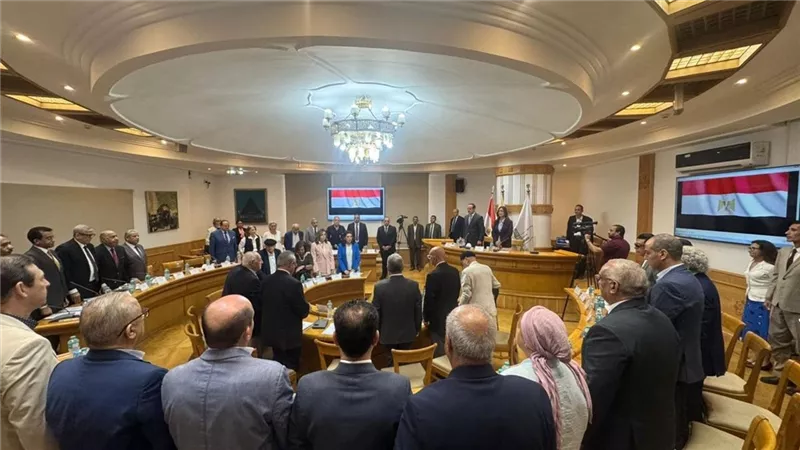  وزيرة الثقافة تستعرض إنجازات 