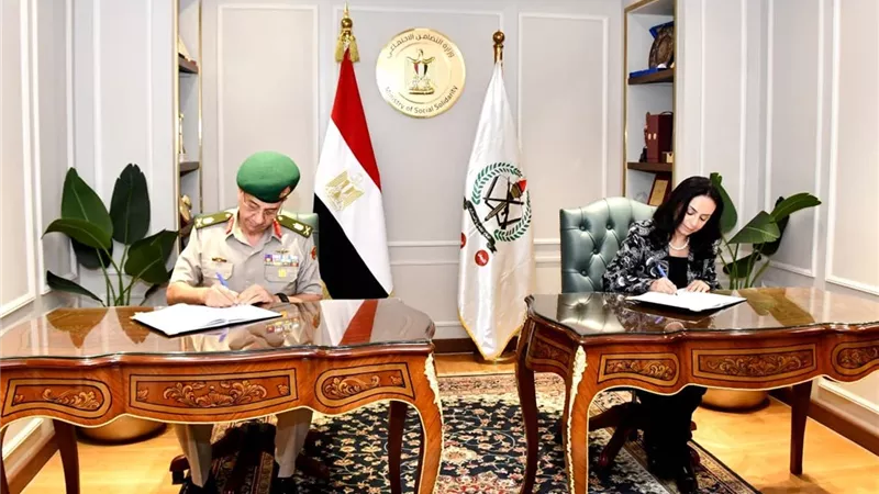 القوات المسلحة توقع بروتوكولى تعاون مع وزارة التضامن الإجتماعى وجامعة القاهرة