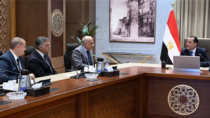 رئيس الوزراء يتابع مستجدات الموقف التنفيذي لمشروعات الطاقة الجديدة والمتجددة
