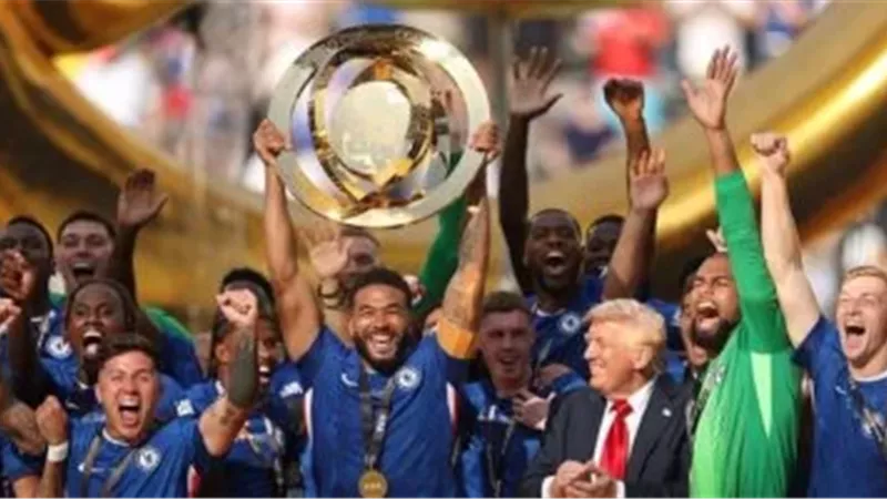 ترامب قد يشارك في مراسم رفع كأس العالم 2026 بجوار إنفانتينو