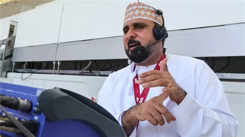 المعلق خليل البلوشي يعلن وفاة والده ويطلب الدعاء له