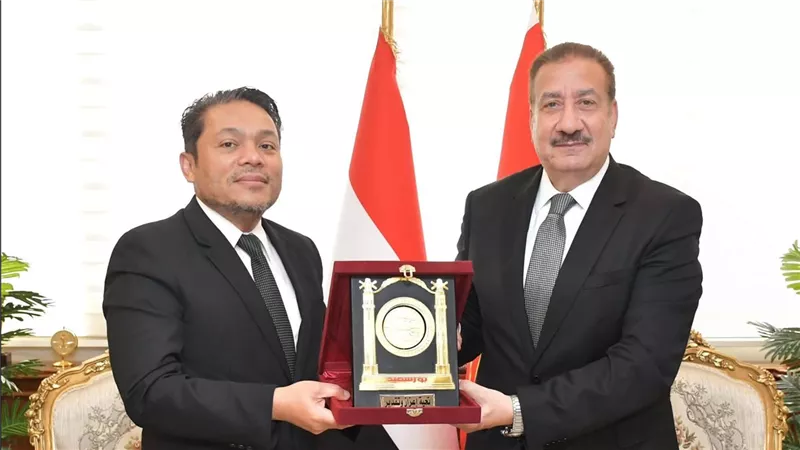 محافظ بورسعيد يستقبل سفير دولة ماليزيا لبحث سبل التعاون المشترك
