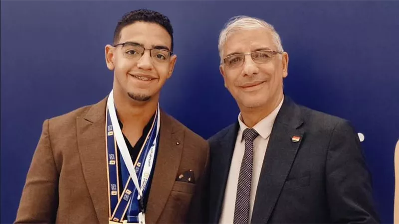 طالب من قنا يحصد المركز الثالث جمهورياً في تحدي القراءة العربي
