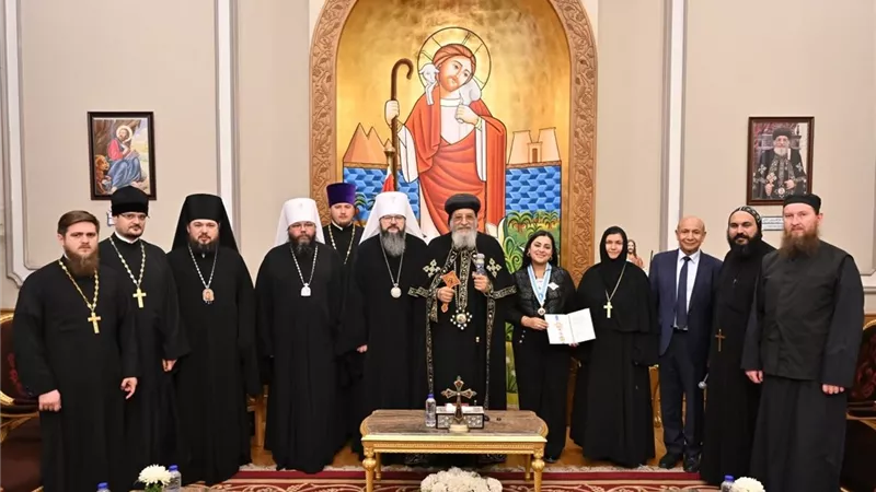 البابا تواضروس يستقبل وفد من الكنيسة الروسية ويؤكد أهمية العلاقات بين الكنائس