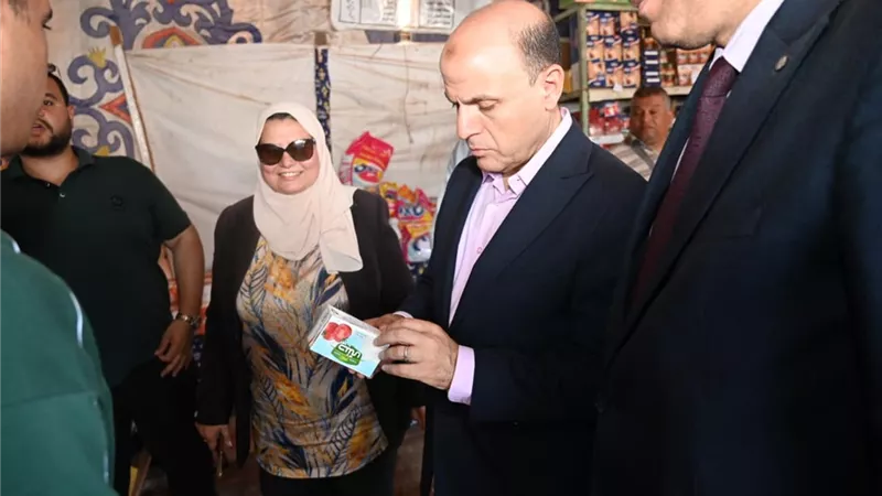 جولة ميدانية لمحافظ الغربية بسوق السنطة لمتابعة توافر السلع الغذائية