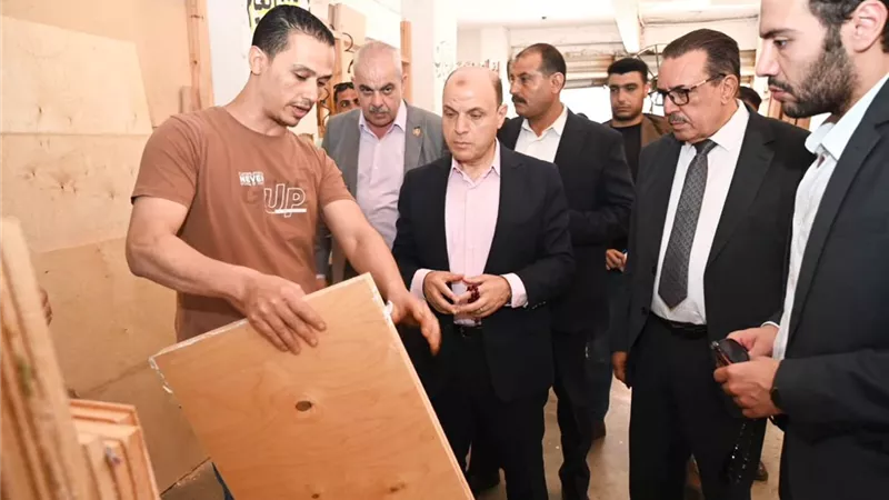 محافظ الغربية يتفقد ورش ومصانع صناعة الأثاث والأخشاب بقرى تطاي والجعفرية  