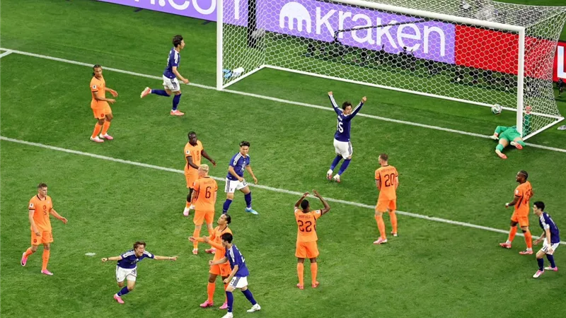 توتنهام هوتسبير يتعاقد مع نجم منتخب هولندا في ثالث صفقات السبيرز الصيفية