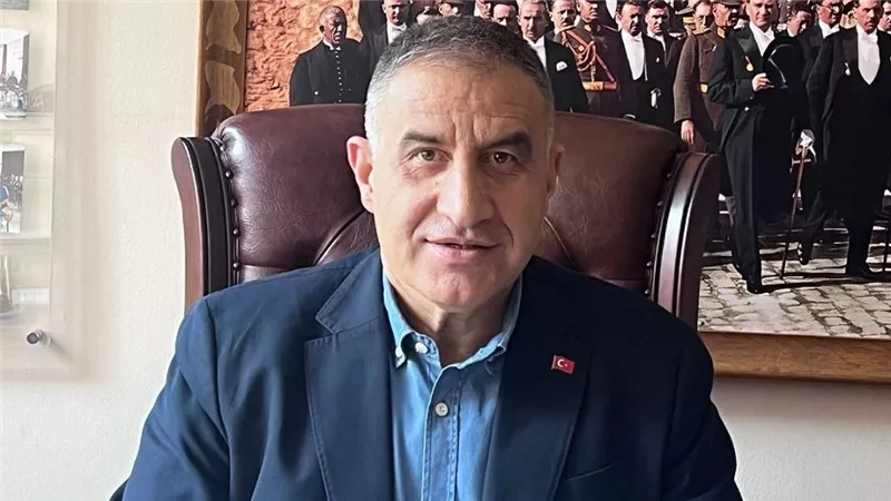 الخبير التركي ميتين توكات: مدافع بلجيكا استحق الطرد أمام مصر