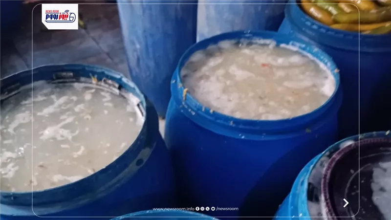 تموين الفيوم يضبط 2 طن مخللات منتهية الصلاحية وغير صالحه الاستهلاك الادمي   