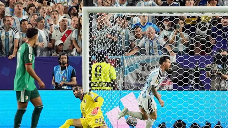 ميسي يسجل هاتريك أمام الجزائر ويعادل رقم كلوزه التاريخي في كأس العالم