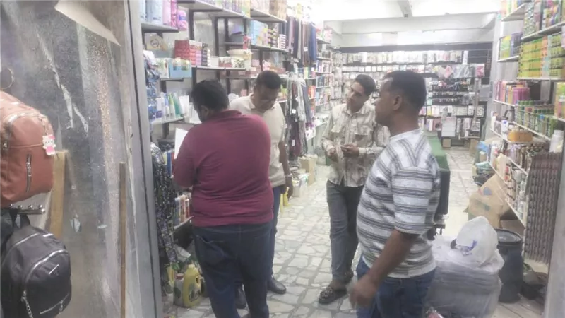حملات تفتيشية مكثفة على محال حي الجناين بالسويس    