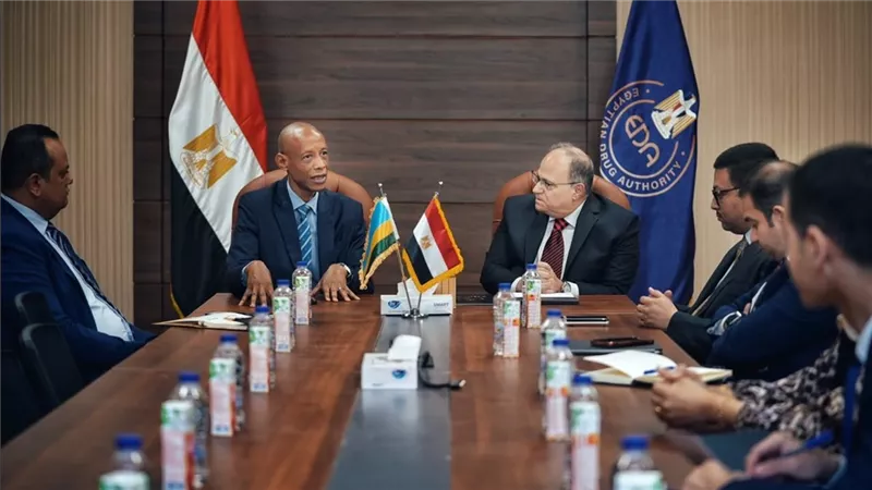 رئيس هيئة الدواء المصرية يستقبل نظيره الرواندي لبحث تعزيز التعاون الرقابي
