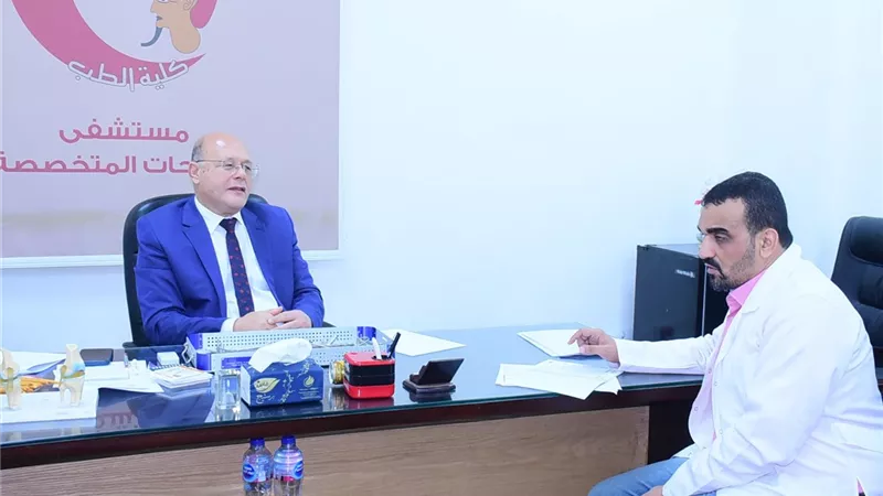 رئيس جامعة سوهاج يترأس امتحانات الدراسات العليا بجراحة العظام لمنح الماجستيرو