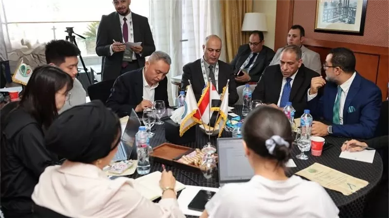 فوسفات مصر تبحث تعزيز جودة صادرات الخام بالموانئ وعلى سطح السفن مع SGS وTUV